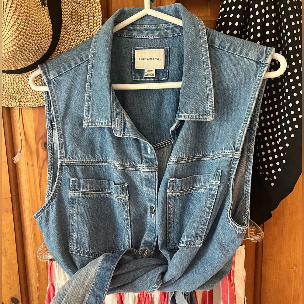 American Eagle sleeveless denim shirt